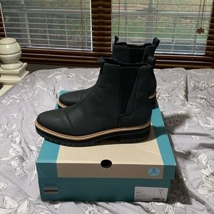 TOMS Dakota Chelsea boots BLACK water resistant women’s 9